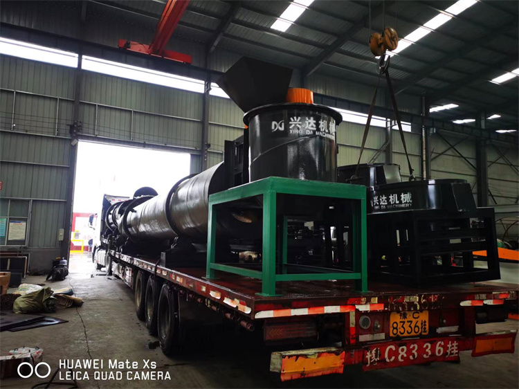 新疆客戶年產(chǎn)一萬噸顆粒有機肥生產(chǎn)線第三車發(fā)貨現(xiàn)場