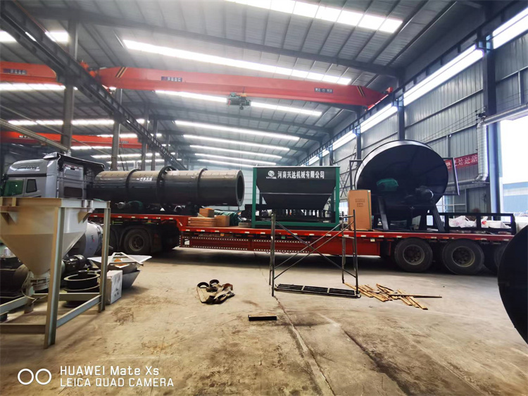 客戶(hù)年產(chǎn)3萬(wàn)噸顆粒有機(jī)肥生產(chǎn)線發(fā)貨現(xiàn)場(chǎng)