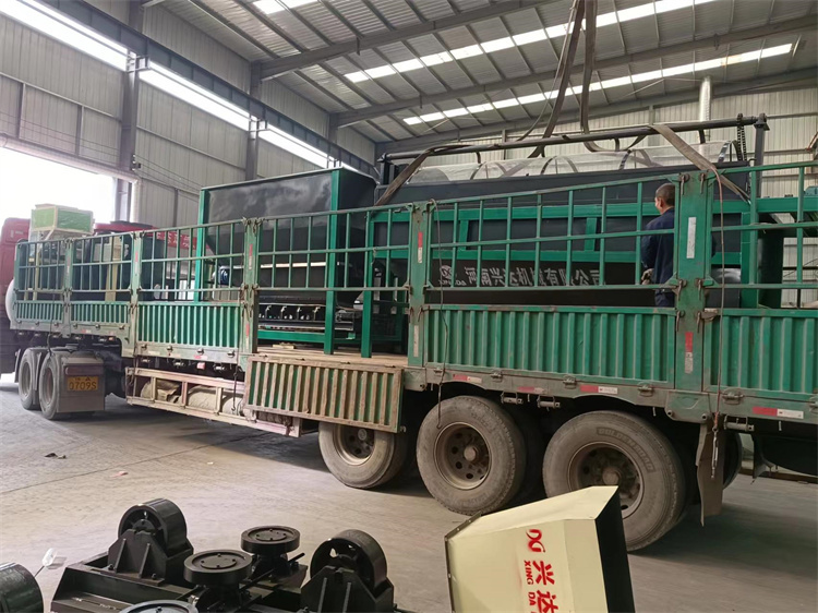 甘肅臨夏客戶年產(chǎn)一萬(wàn)噸粉劑有機(jī)肥生產(chǎn)線發(fā)貨現(xiàn)場(chǎng)