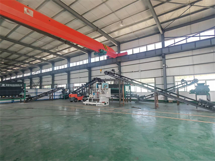 遼寧客戶(hù)年產(chǎn)2萬(wàn)噸粉劑生物有機(jī)肥生產(chǎn)線(xiàn)安裝現(xiàn)場(chǎng)
