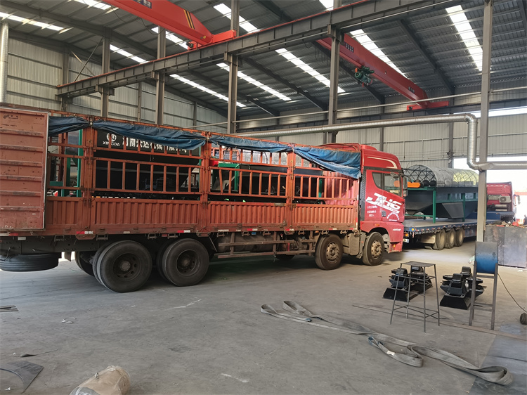 年產(chǎn)一萬噸粉劑有機(jī)肥生產(chǎn)線發(fā)貨現(xiàn)場