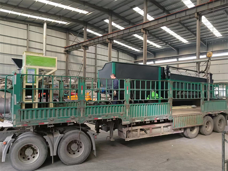 甘肅臨夏客戶年產(chǎn)一萬(wàn)噸粉劑有機(jī)肥生產(chǎn)線發(fā)貨現(xiàn)場(chǎng)